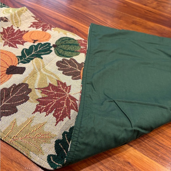 TABLE RUNNER - Picture 3 of 3